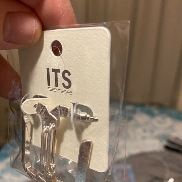 Earring Variety - Picture 3 of 10